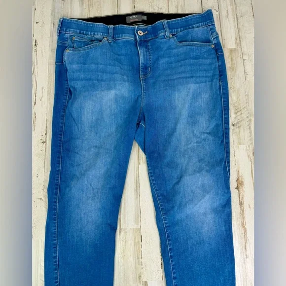 Torrid Jeans Women's Size 22T Blue High-Rise Bombshell Skinny Denim 31" Inseam - Picture 3 of 11